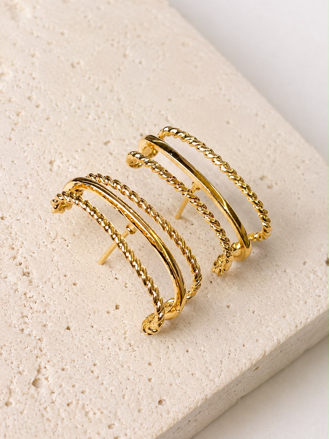 Brinco Earcuff Torcido